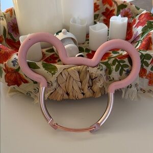 Disney shopping bag clip.